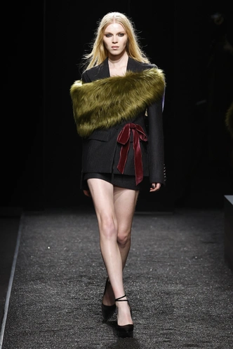 Nina Ricci aw25/26 | Источник: Ik Aldama