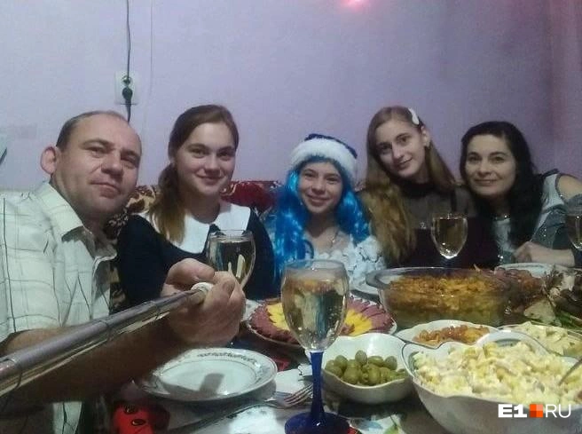 Виталий вместе с женой и дочерьми | Источник: предоставлено родственниками Виталия Пяньковского