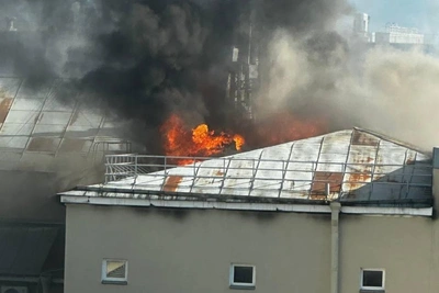 Пожар в ДК «Выборгский»: огонь охватил крышу