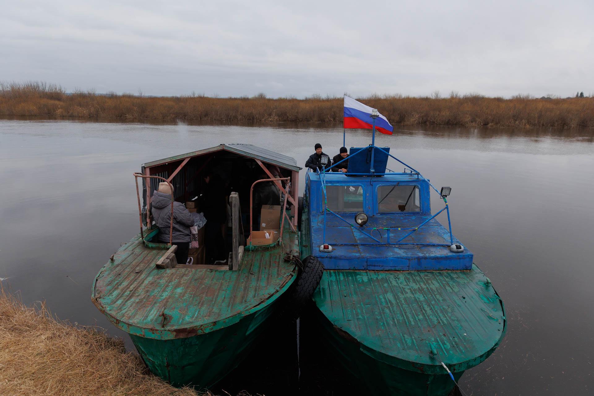 В выходной поплыву за хлебом. Как живет российская Венеция, куда весной можно добраться только вплавь