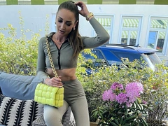 Сумка Bottega и кроссовки Gucci: как Бузова с миллионными тратами диктует моду на фейки в провинции