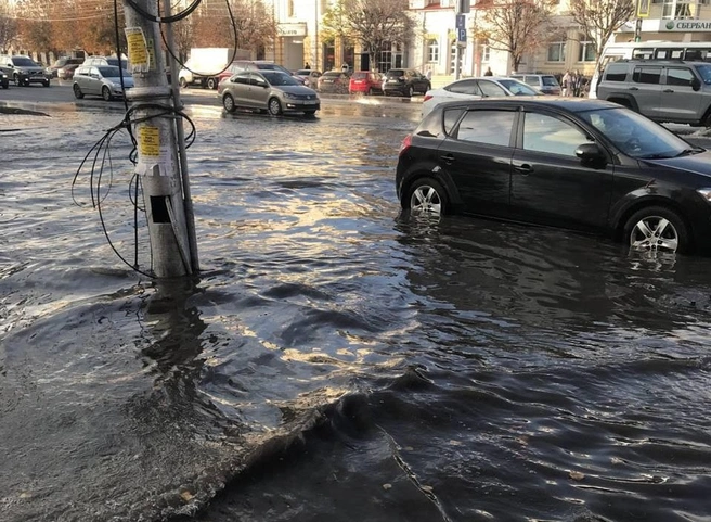 Из-за прорыва водопровода в центре Рязани десятки домов остались без воды | ya62.ru