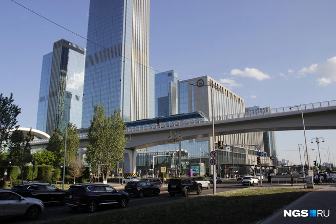 Линия LRT на улице Сыганак | Источник: Стас Соколов / NGS.RU
