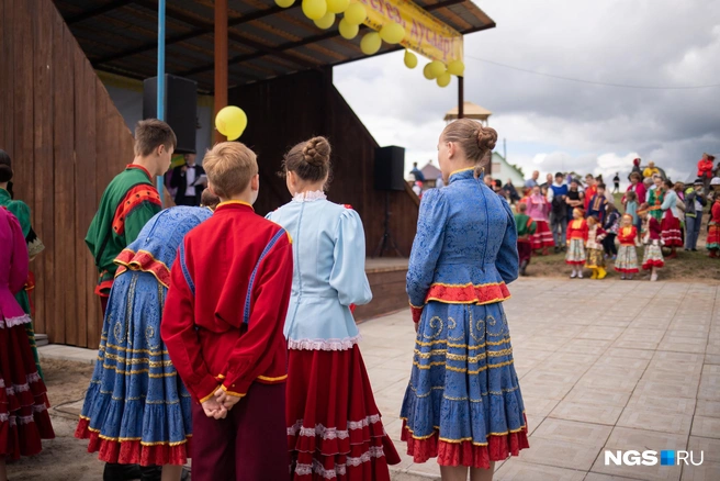 Юные артисты готовятся к выходу | Источник: Алина Скитович