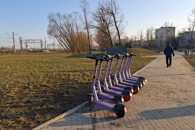 Петербург введет парковки для самокатов в новых ЖК