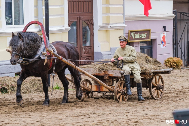 По Сибирской два года назад разъежали телеги и кареты | Источник: Тимофей Калмаков / 59.RU