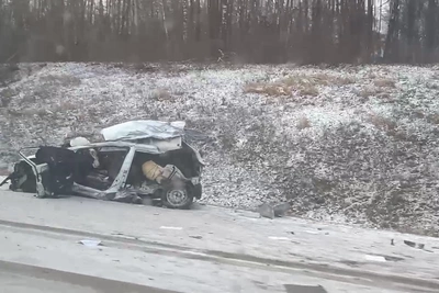 Авария на трассе М-2: столкнулись грузовик и легковушка