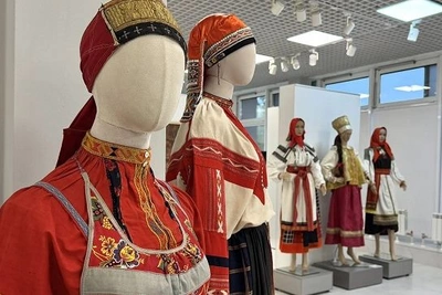 В Благовещенске показали старинные наряды