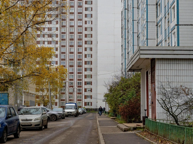 Рядом с высотками люди выглядят очень миниатюрными | Источник: Кирилл Поверинов / 76.RU