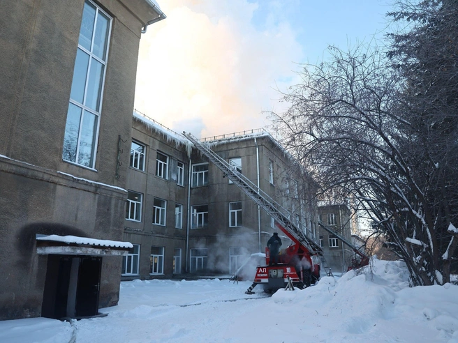 В оперативных мероприятиях задействованы 85 пожарных и 24 единицы специализированной техники. | Источник: Александр Ощепков / NGS.RU