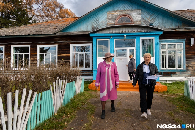 Справа — «возмутитель спокойствия» Валентина Епринцева | Источник: Мария Ленц / NGS24.RU