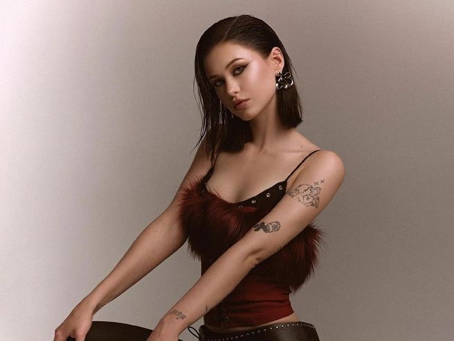 Диана начала употреблять алкоголь еще в школе | Источник: Диана Астер / Vk.com