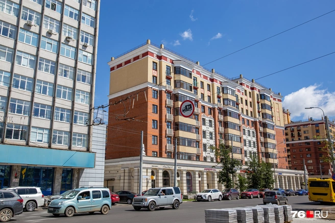 Вместо завода построили ЖК «Династия» | Источник: Кирилл Поверинов