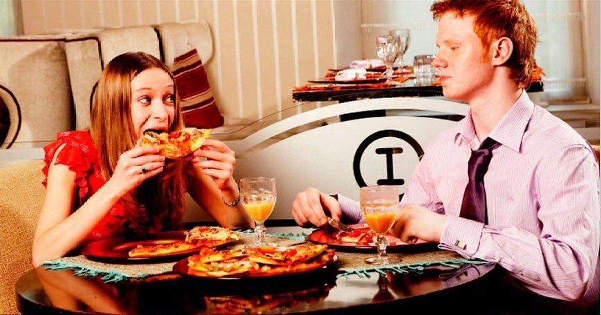 Пара в ресторане. Пригласил на ужин после. Романтический ужин в ресторане. Пригласил на ужин после. Ужин в кафе.