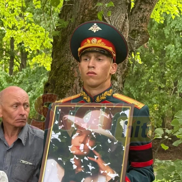 В последний путь народную артистку провожали под выстрелы почетного караула | Источник: StarHit.ru