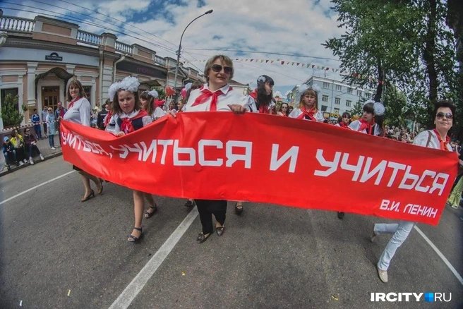 Потом всё стало превращаться в первомайскую демонстрацию | Источник: Кирилл Фалеев / «ИрСити»