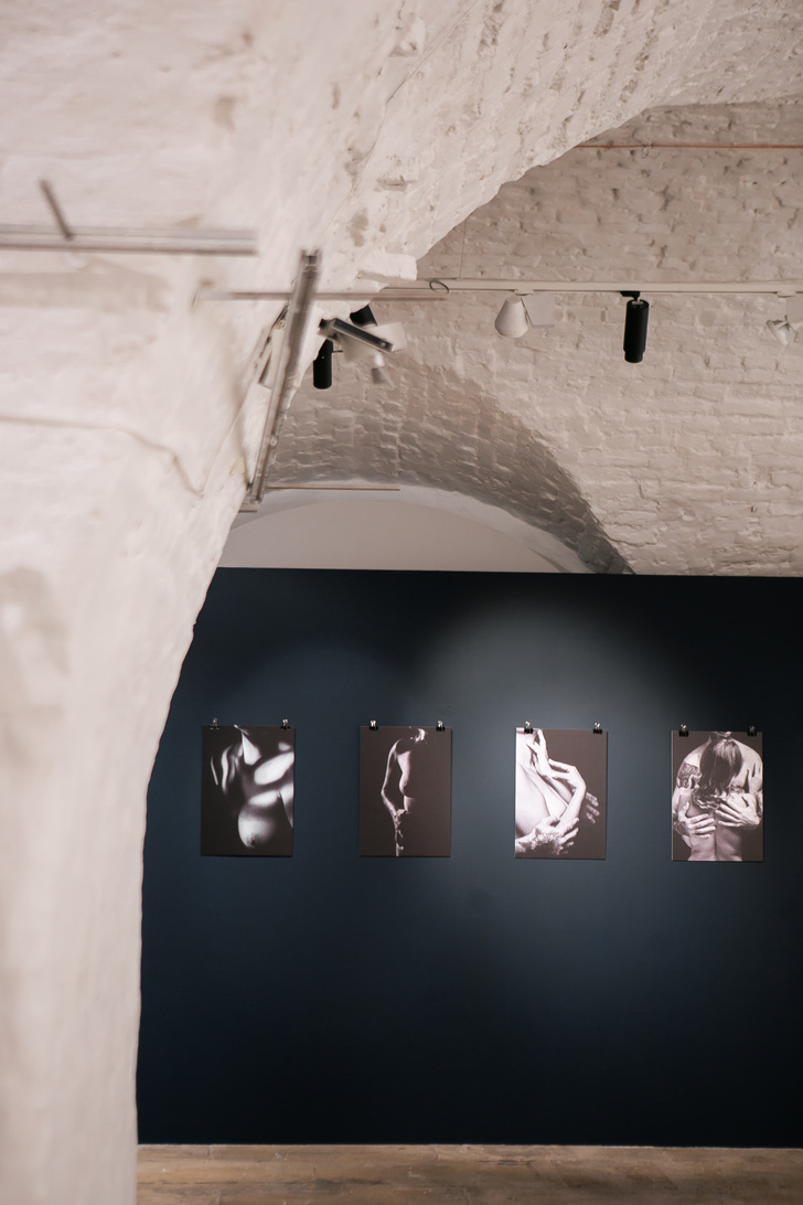 «Восхождение. Свет в темноте»: выставка фотографий в Музее архитектуры имени Щусева