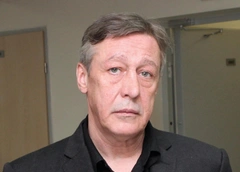 Михаил Ефремов участвует в судебном заседании по поводу УДО — видео