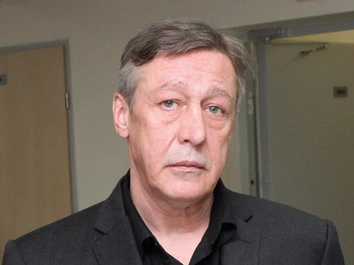 Михаил Ефремов участвует в судебном заседании по поводу УДО — видео