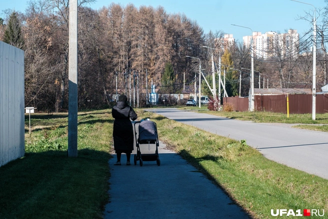 На прогулке не так много людей | Источник: Булат Салихов / UFA1.RU