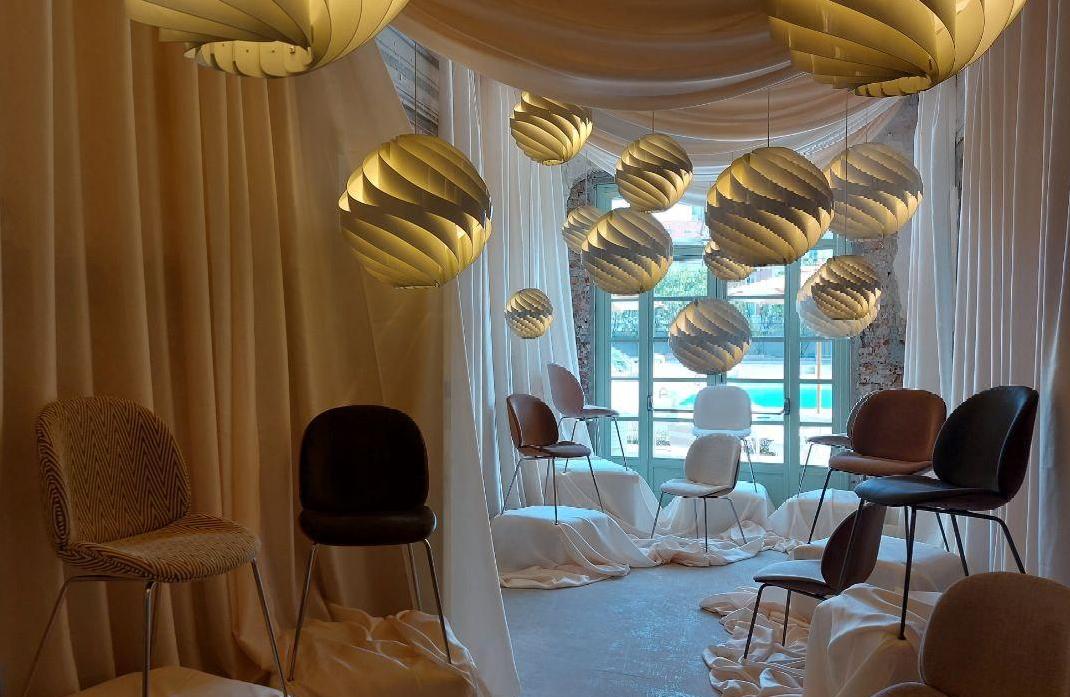 Выставка проекта Ten марки Gubi в миланских Bagni Misteriosi. | Источник: Юлия Абрамова