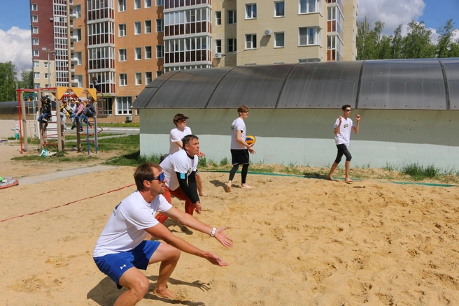 В хорошей спортивной форме находится и депутат Заксобрания, лидер ЛДПР в регионе Виталий Пашин (в центре) | Источник: Виталий Пашин / Vk.com