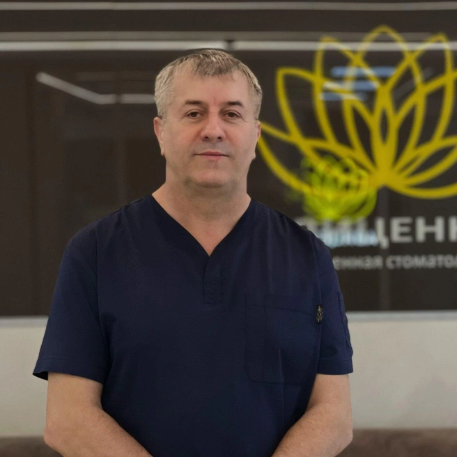 Разим Яхьяев давно на рынке зубного бизнеса | Источник: Avicenna-dent.ru