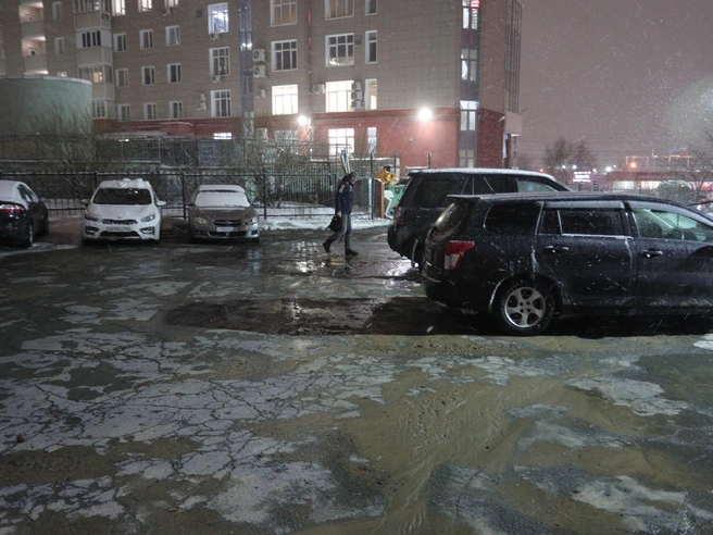 Масштабы аварии снижены из-за оттока в ливнёвку | Источник: Андрей Бортко / NGS.RU