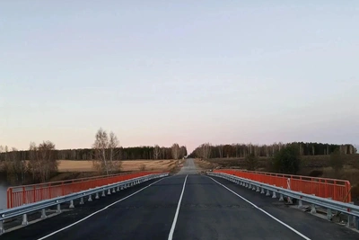 Завершается обустройство моста через пруд Озерный