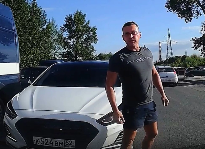 В Южном промузле засняли агрессивного автомобилиста-нарушителя | ya62.ru