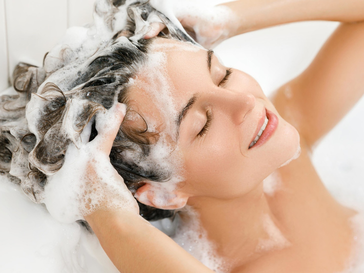Красота за копейки: всего одно средство для идеальной чистоты волос, которое поможет мыть голову реже
