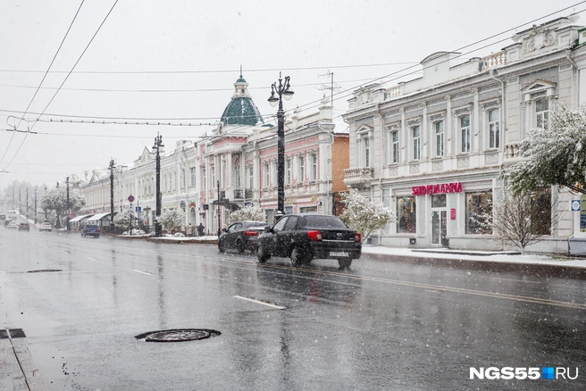 К вечеру на дорогах образовался гололед | Источник: Кирилл Башинский / NGS55.RU