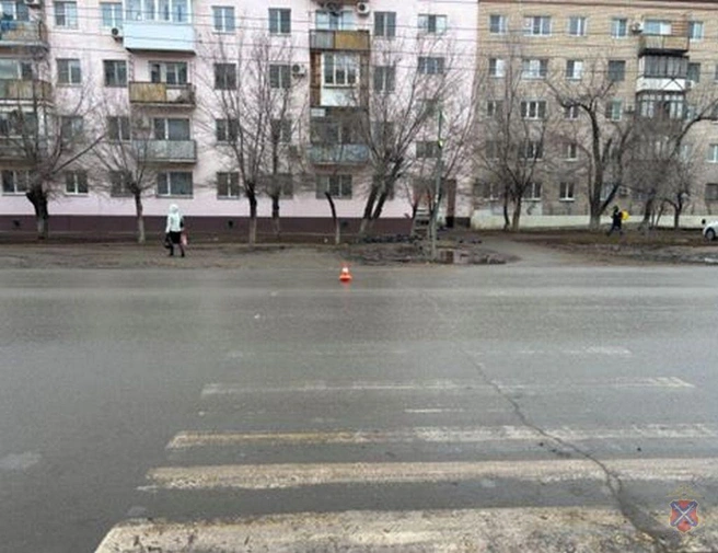 Пешеходу не хватило буквально пары шагов, чтобы уйти из-под удара | Источник: ГУ МВД России по Волгоградской области