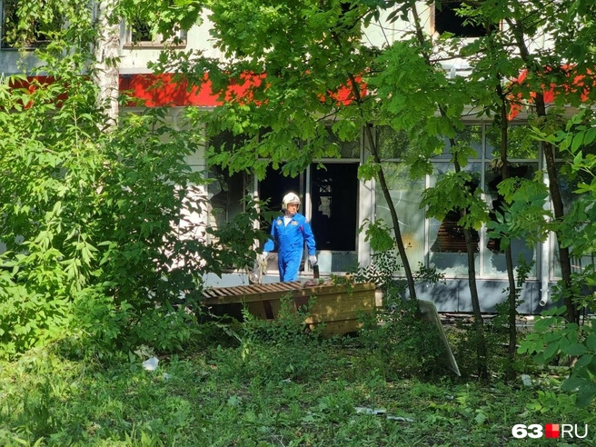 Еще несколько дней назад Олег Моцарь работал на месте ЧП | Источник: Роман Данилкин / 63.RU 