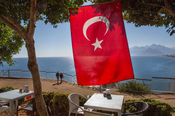 «Все скрывают, чтобы не отпугивать туристов»: россияне рассказали о росте числа заболевших коронавирусом в Турции
