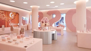 Розовый бутик косметики Glossier в Лос-Анджелесе