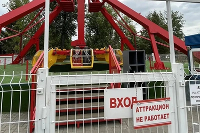 В Тюмени девушка выпала из аттракциона