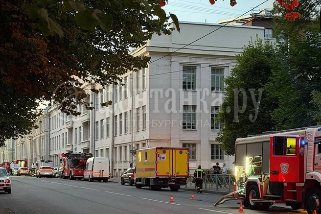 Пожар площадью 110 квадратов тушат вблизи Финляндского вокзала | Источник: FONTANKA.RU