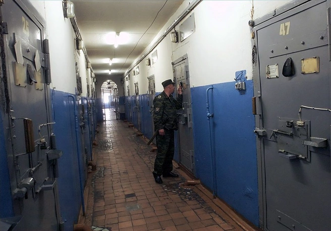 Рязанский заключенный пытался задушить начальника колонии | ya62.ru