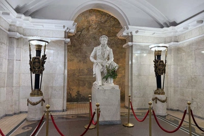 Пушкин в метро получит обратно авторскую рябину