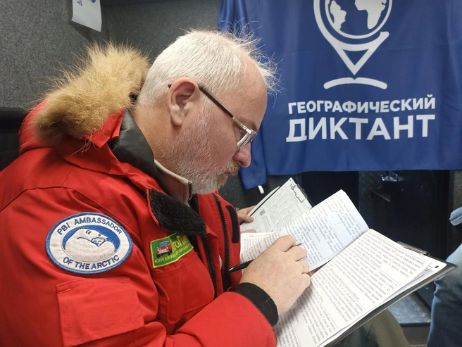 Пишем Географический диктант в кабине вездехода | Источник: Анна Сарапульцева / 45.RU