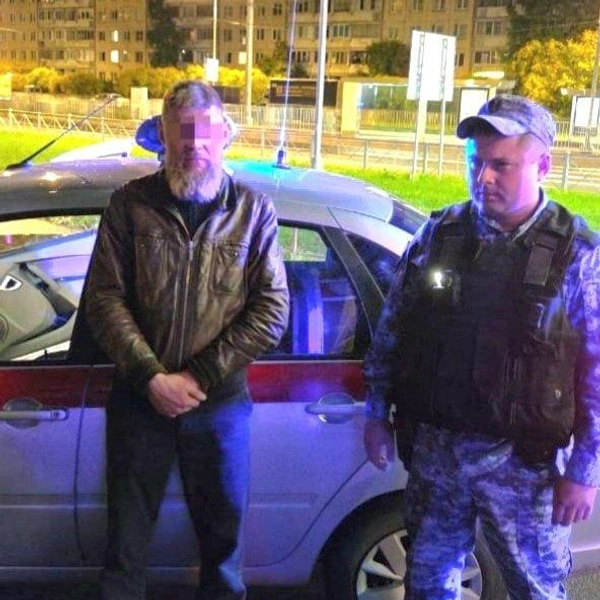 На проспекте Ударников бородатый кавалер разбил три окна после отказа дамы пригласить его на чай | Источник: ГУ Росгвардии по г.Санкт-Петербургу и Ленинградской области.