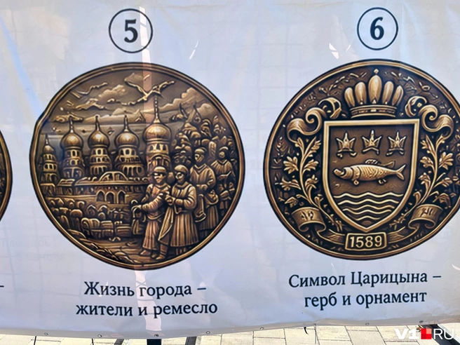 Жители города неуловимо напоминают солдат с праздничных плакатов ко Дню победы, а рыбе на несуществующем гербе кто-то откусил голову | Источник: читатели V1.RU