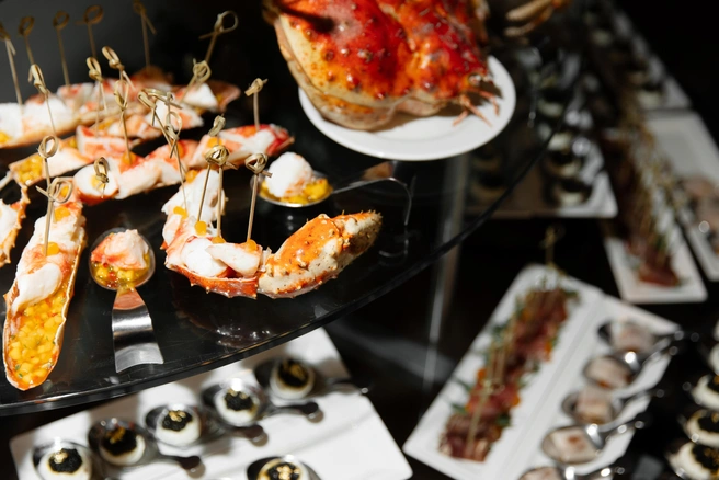 Разнообразие деликатесов на новогоднем столе восхитит даже самых искушенных гостей | Источник: Grand Autograph