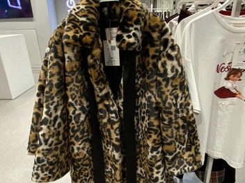 За шубу-леопард придется заплатить почти 15 тысяч рублей | Источник: Ирина Господаренко / NGS22.RU
