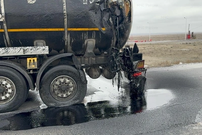 Режим ЧС введен в Калмыкии после аварии с битумом