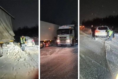 Машины в кювете после аварии с фурами в Ярославле