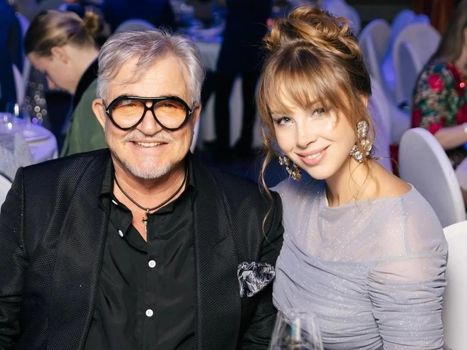 Пока Полина и Дмитрий стойко сохраняют маску невозмутимости | Источник: polinadibrova / Instagram.com (экстремистская организация, деятельность запрещена на территории РФ)