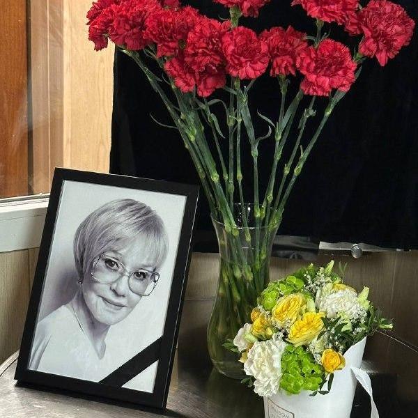 Москва в слезах: онлайн-репортаж с похорон Веры Алентовой