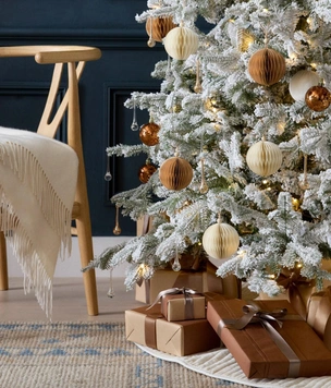 Белая новогодняя елка: 25+ фото и идей